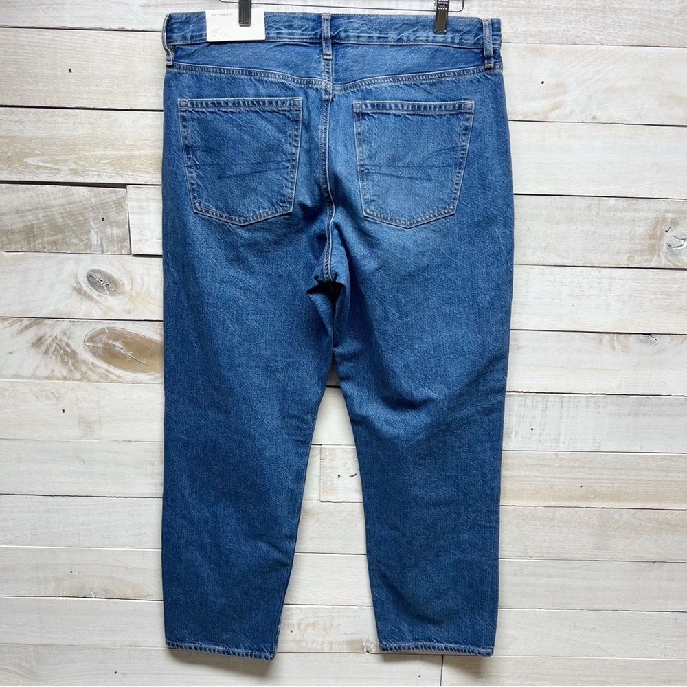 American Eagle Outfitters Women’s Straight Leg Jeans in Medium Blue